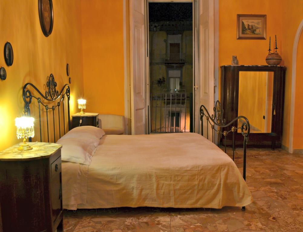 A Casa Di Mamma Bed and Breakfast Napoli Værelse billede