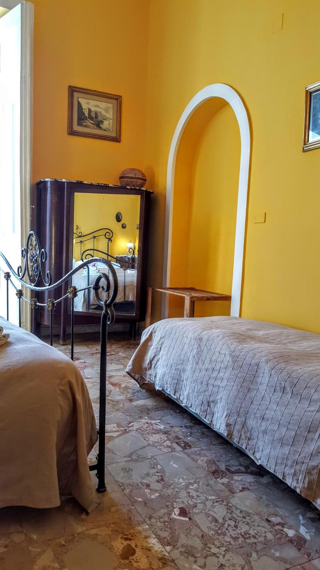 A Casa Di Mamma Bed and Breakfast Napoli Værelse billede